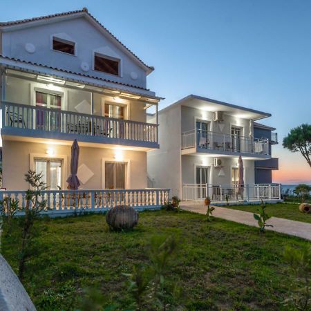 Villa Antonis Deluxe Apartments Amoudi Luaran gambar