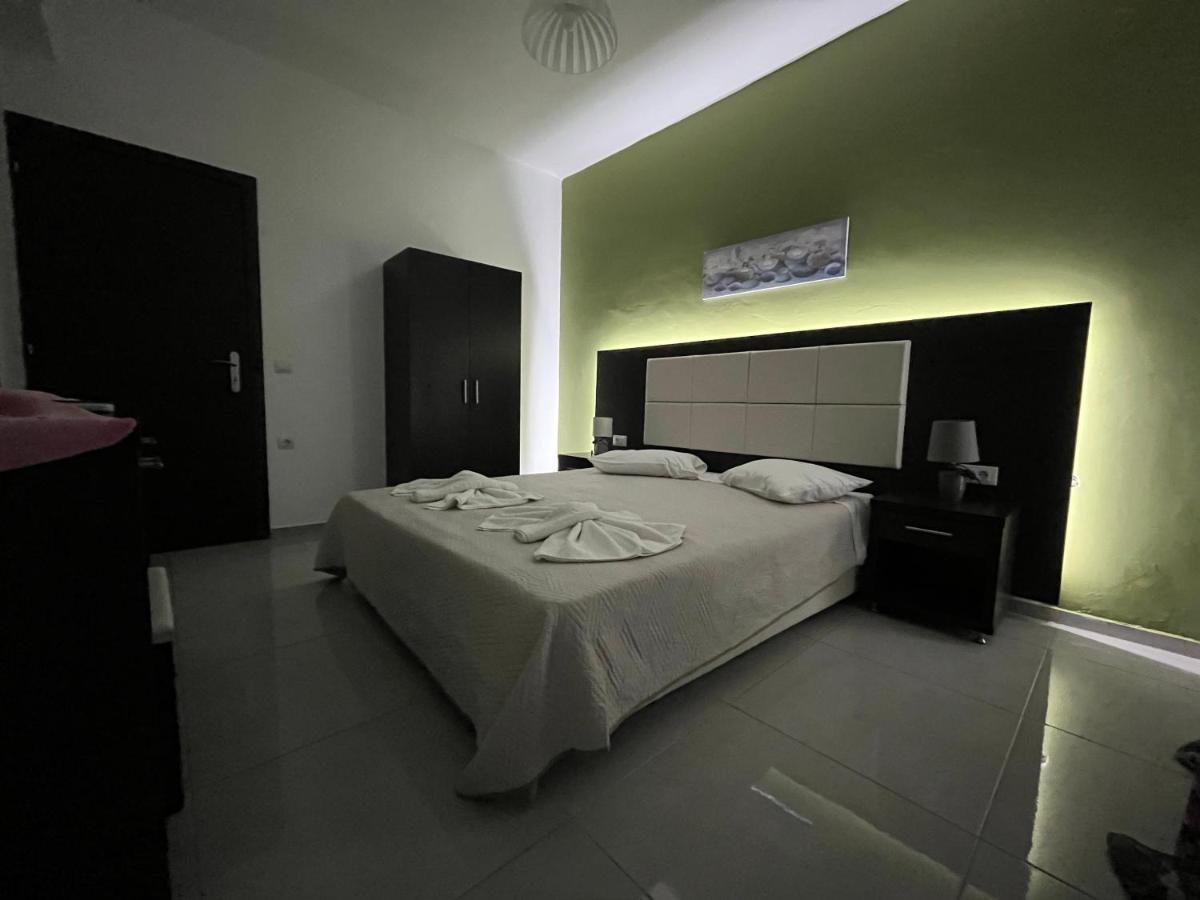 Villa Antonis Deluxe Apartments Amoudi Luaran gambar