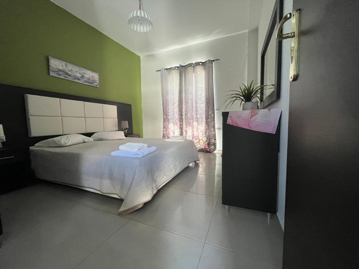 Villa Antonis Deluxe Apartments Amoudi Luaran gambar