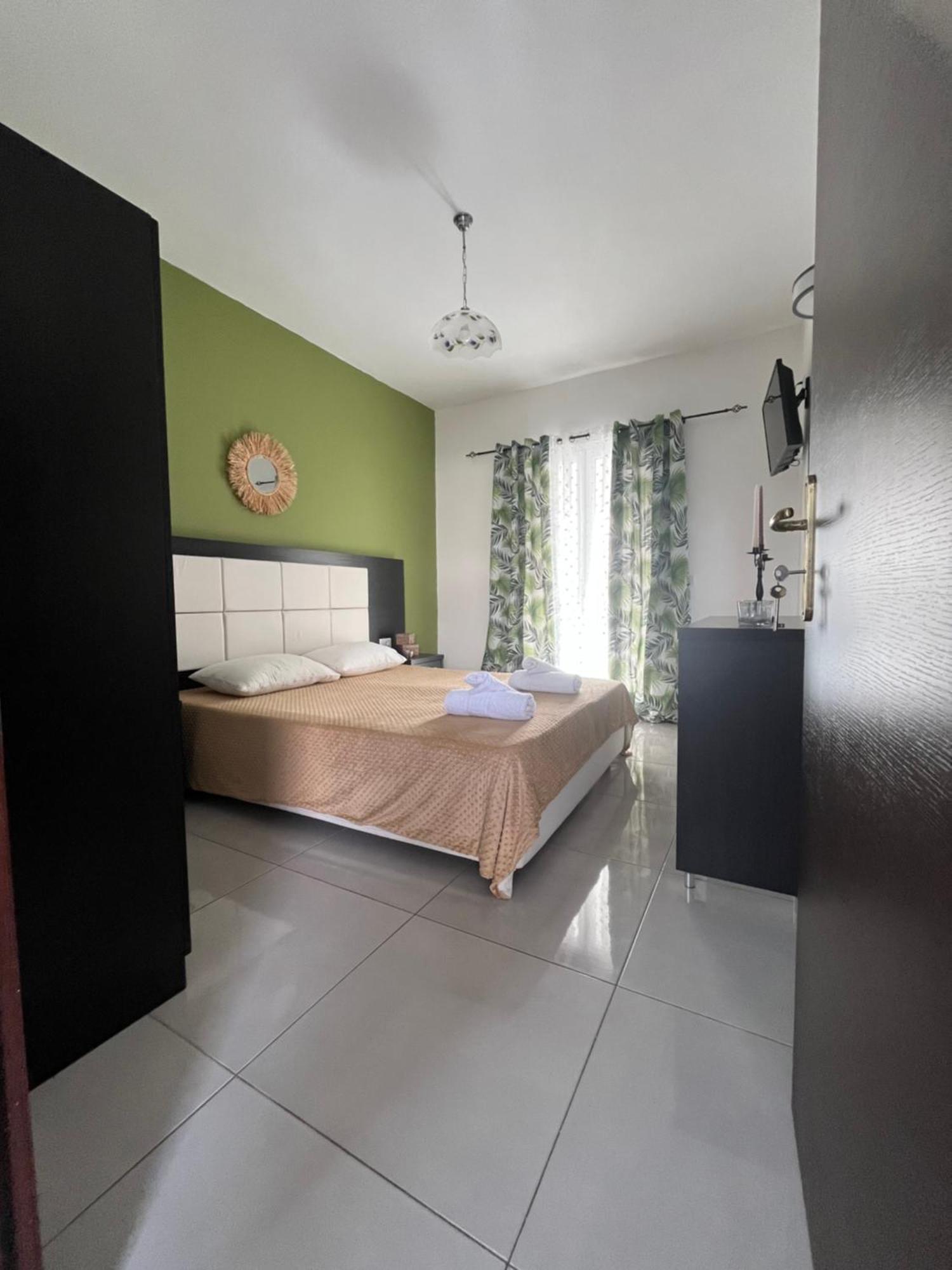 Villa Antonis Deluxe Apartments Amoudi Luaran gambar