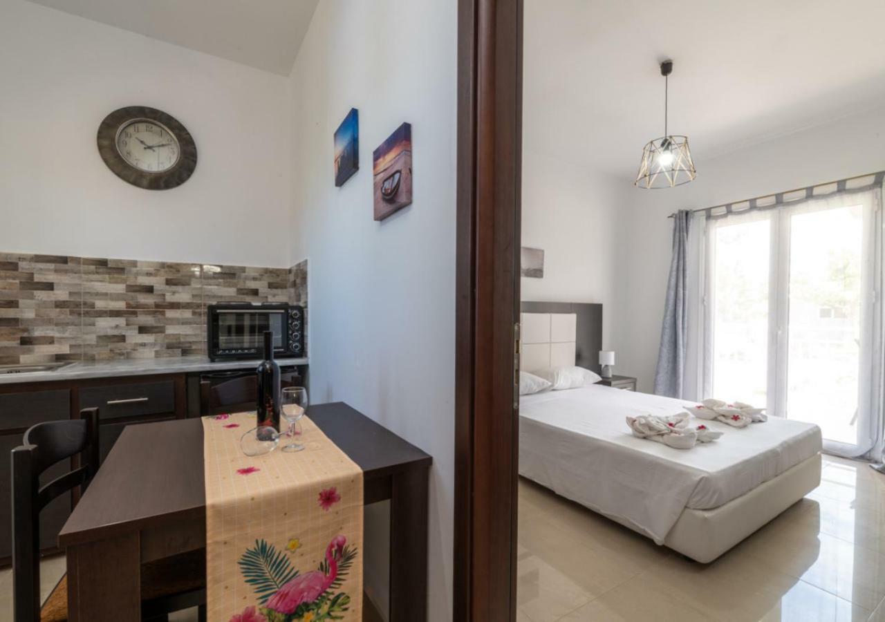 Villa Antonis Deluxe Apartments Amoudi Luaran gambar