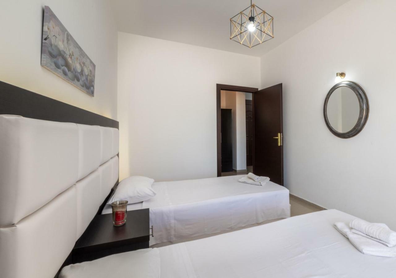 Villa Antonis Deluxe Apartments Amoudi Luaran gambar