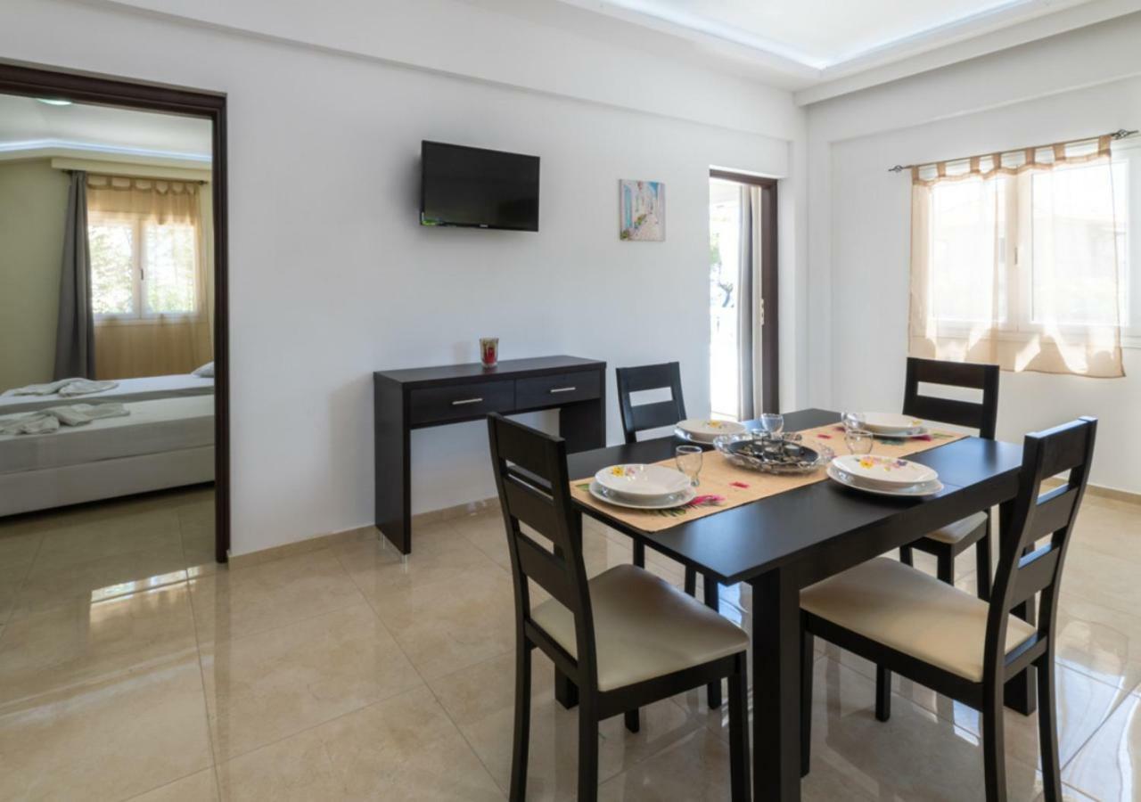 Villa Antonis Deluxe Apartments Amoudi Luaran gambar
