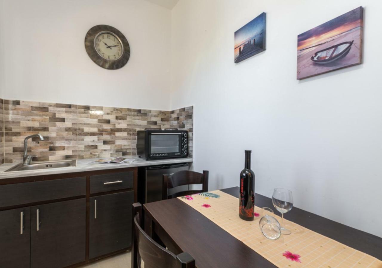 Villa Antonis Deluxe Apartments Amoudi Luaran gambar