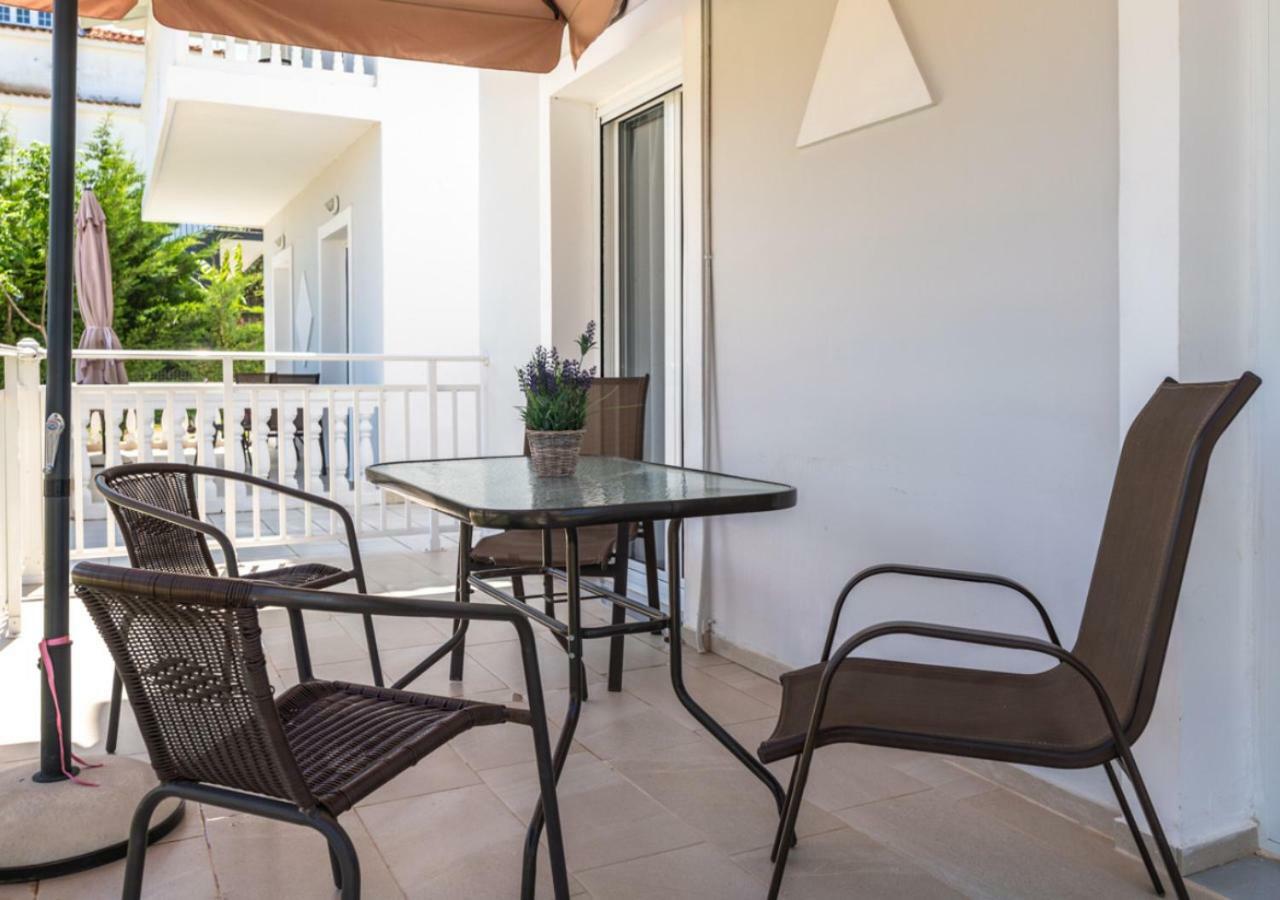 Villa Antonis Deluxe Apartments Amoudi Luaran gambar