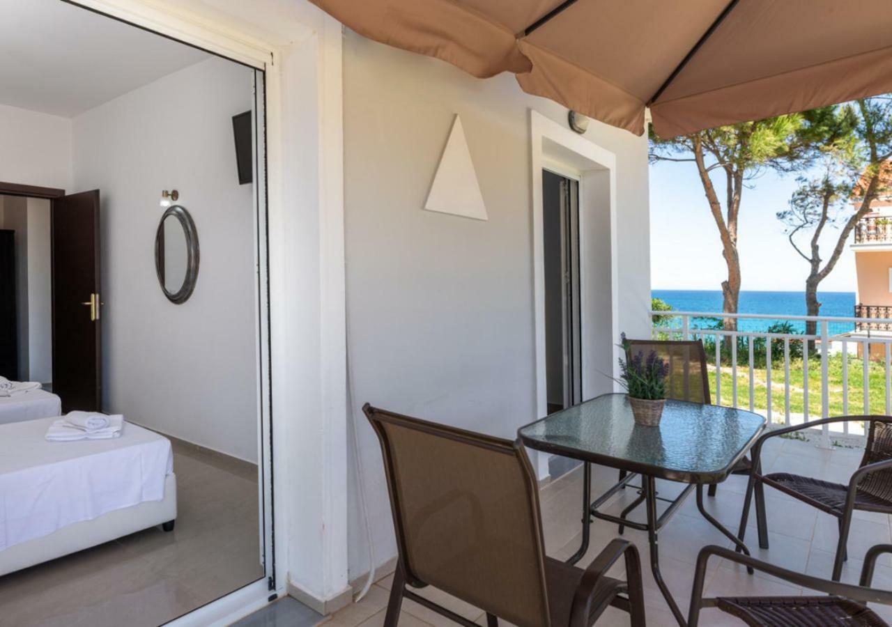 Villa Antonis Deluxe Apartments Amoudi Luaran gambar