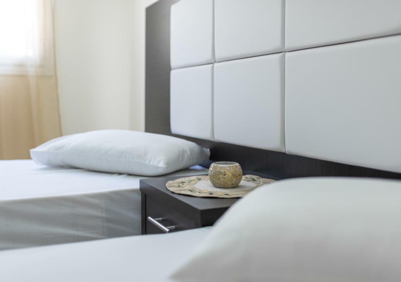 Villa Antonis Deluxe Apartments Amoudi Luaran gambar