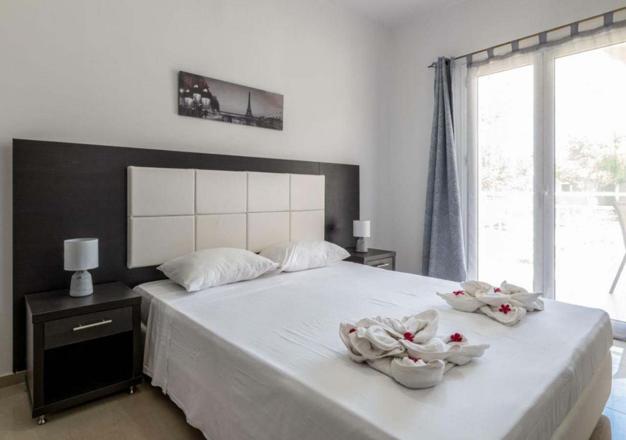 Villa Antonis Deluxe Apartments Amoudi Luaran gambar