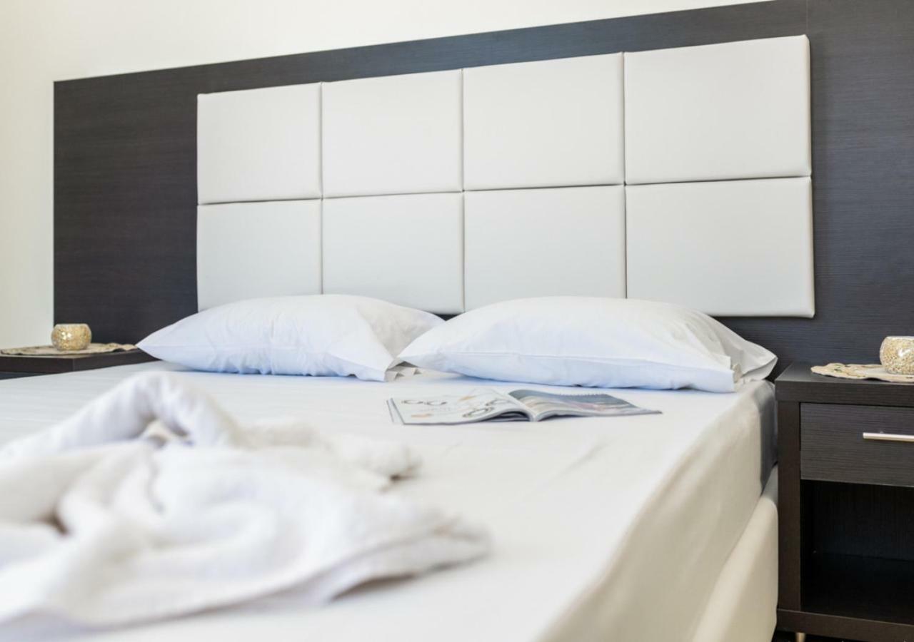Villa Antonis Deluxe Apartments Amoudi Luaran gambar