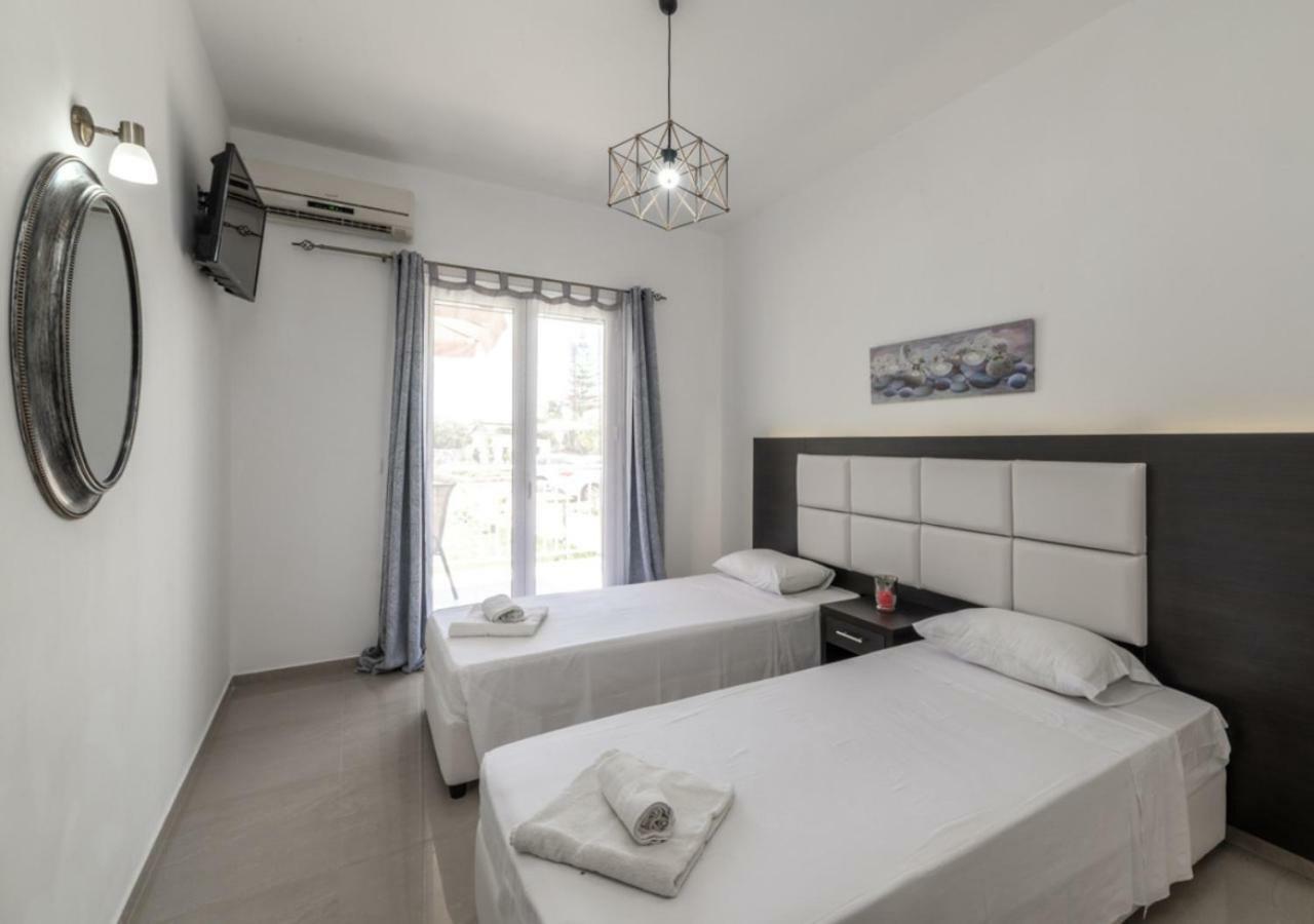 Villa Antonis Deluxe Apartments Amoudi Luaran gambar